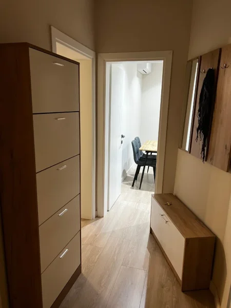 Tirane, jepet me qera apartament 1+1 Kati 4, 77 m² 650 € (Zogu i Zi)