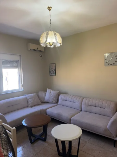 !!Dhene!!Durres, jepet me qera apartament 2+1 Kati 4, 75 m² 350 € (Stacioni i Trenit)
