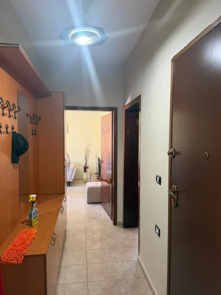 !!Dhene!!Durres, jepet me qera apartament 2+1 Kati 4, 75 m² 350 € (Stacioni i Trenit)