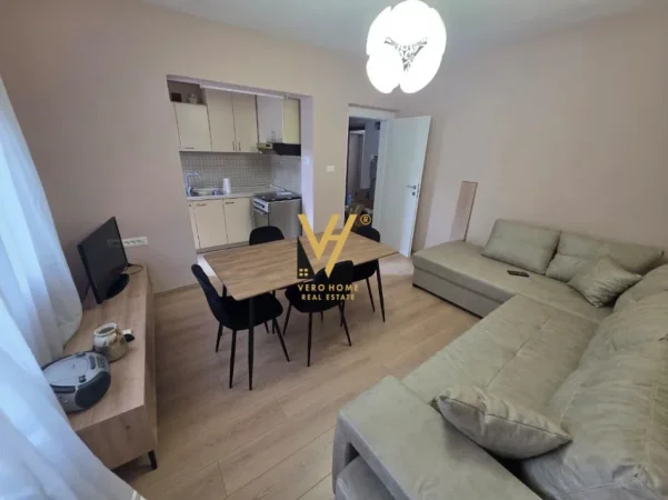 Tirane, jepet me qera apartament 1+1+Ballkon Kati 4, 60 m² 590 € (MYSLYM SHYRI)