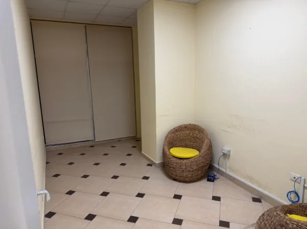 Durres, jepet me qera ambjent biznesi , (Rruga e Gjykates)