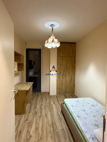 Tirane, jepet me qera apartament 2+1+Ballkon Kati 6, 89 m² 750 € 