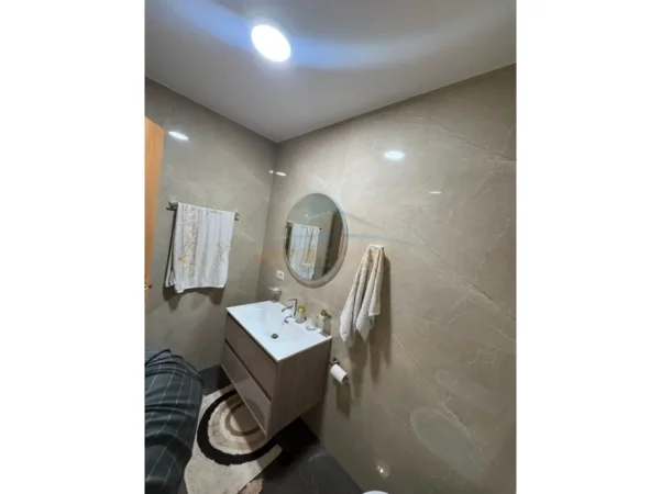 Tirane, shitet apartament 3+1+Aneks+Ballkon Kati 5, 134 m² 340.000 € (Rruga e Kavajes)