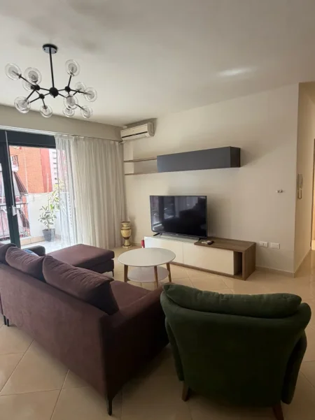 Tirane, jepet me qera apartament 2+1+Ballkon Kati 4, 115 m² 750 € (Kompleksi Delijorgji)