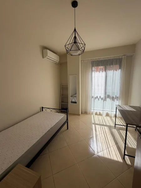 Tirane, jepet me qera apartament 2+1+Ballkon Kati 4, 115 m² 750 € (Kompleksi Delijorgji)