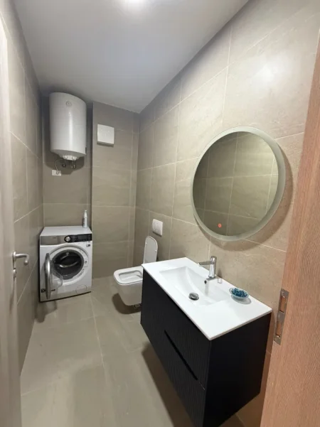 Tirane, jepet me qera apartament 2+1+Ballkon Kati 4, 115 m² 750 € (Kompleksi Delijorgji)