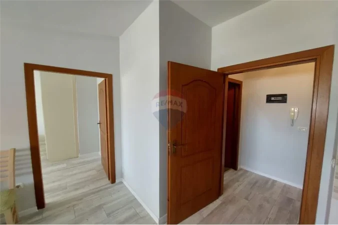 Vlore - Lungomare, shitet apartament 1+1 Kati 7, 58 m² 95.000 € (Lungomare, Vlorë)