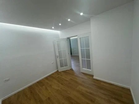 Tirane, shitet apartament 1+1 Kati 3, 47 m² 136.000 € (KOMUNA E PARISIT)