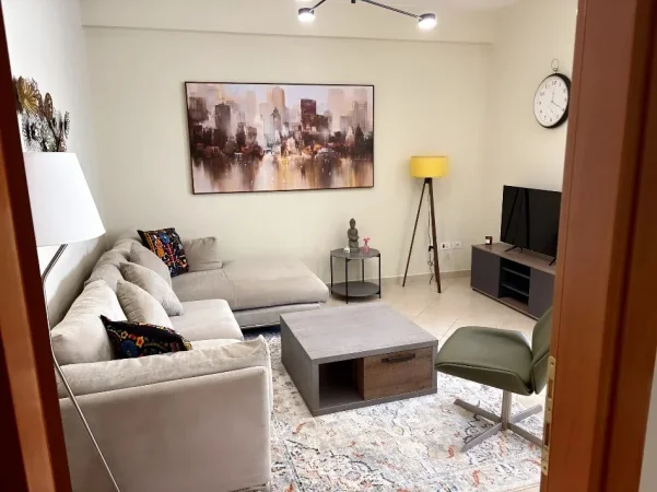 Tirane, jepet me qera apartament 1+1+Ballkon Kati 4, 70 m² 700 € (Kristal Center)