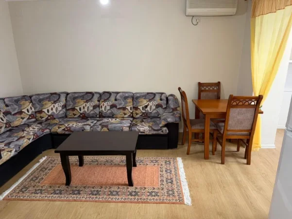 Tirane, jepet me qera apartament 1+1 Kati 2, 60 m² 600 € (PAZARI I RI)