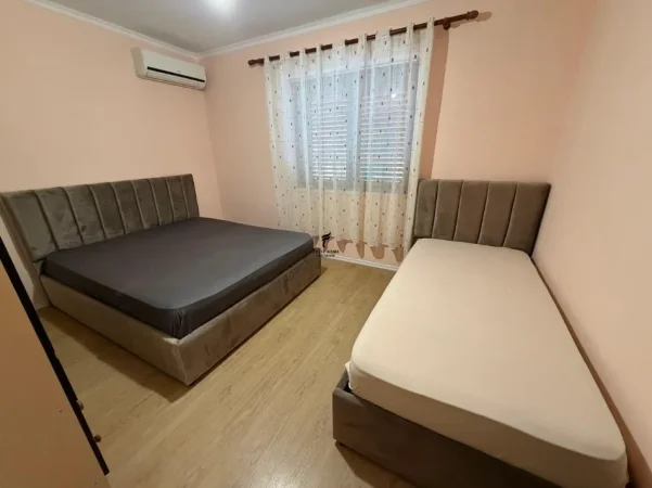 Tirane, jepet me qera apartament 1+1 Kati 2, 60 m² 600 € (PAZARI I RI)