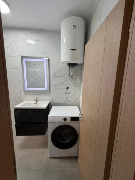Tirane, jepet me qera apartament 1+1 Kati 2, 60 m² 600 € (PAZARI I RI)