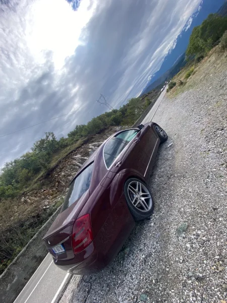 Tirane, shitet makine merzedes benz Nafte, e kuqe automatik Klima 23 km 5.500 €