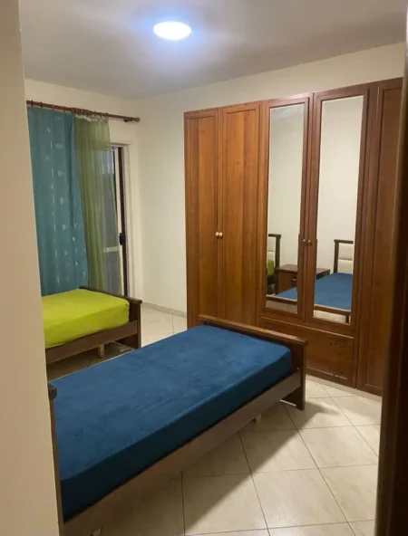 Tirane, jepet me qera apartament 3+1 Kati 8, 550 € 