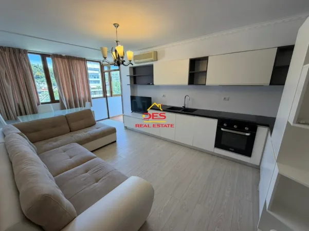 Vlore, jepet me qera apartament 1+1+Ballkon Kati 5, 70 m² 330 € (Rruga Rakip Malile)