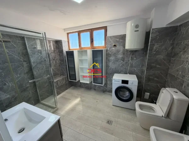 Vlore, jepet me qera apartament 1+1+Ballkon Kati 5, 70 m² 330 € (Rruga Rakip Malile)