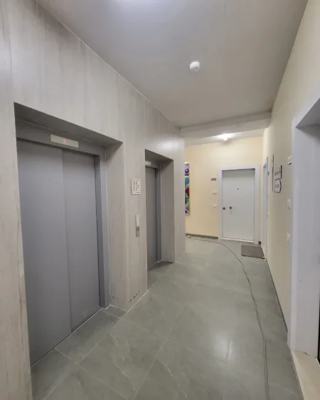 Tirane, jepet me qera apartament 2+1+Ballkon Kati 6, 90 m² 550 € (Ali Demi, Rezidenca Kadiu)