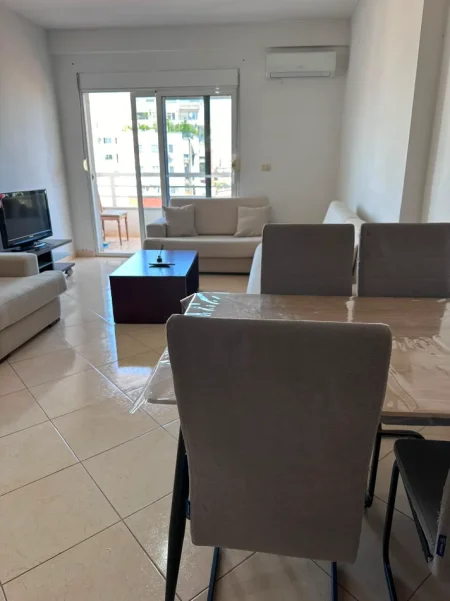 Tirane, jepet me qera apartament 2+1+Ballkon Kati 6, 100 m² 699 € (Shkolla E Kuqe)