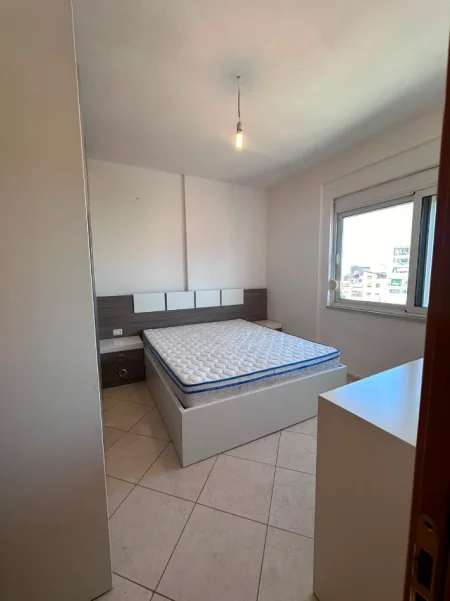 Tirane, jepet me qera apartament 2+1+Ballkon Kati 6, 100 m² 699 € (Shkolla E Kuqe)