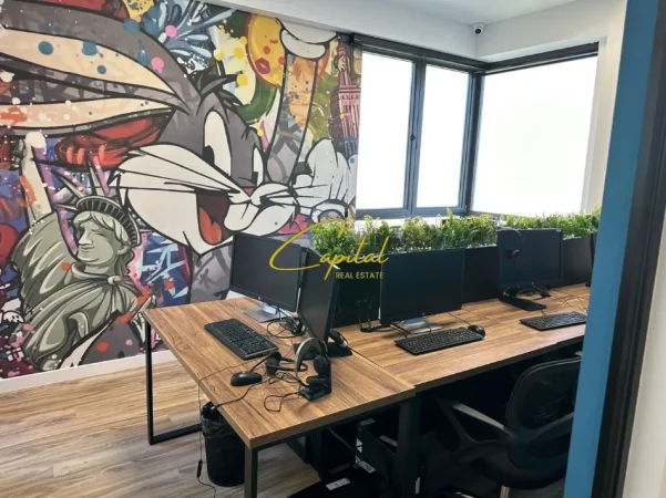 Tirane, jepet me qera zyre Kati 1, 215 m² 1.700 € (ASTIR)