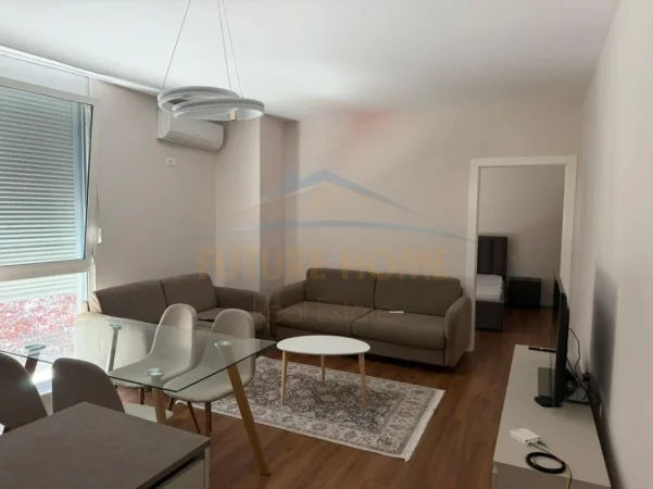 Tirane, jepet me qera apartament 2+1+Ballkon Kati 2, 68 m² 700 € (Rruga e Barrikadave)