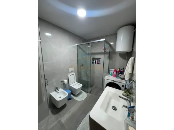Tirane, shitet apartament 3+1+2 Kati 5, 136 m² 340.000 € (RRUGA E KAVAJES)