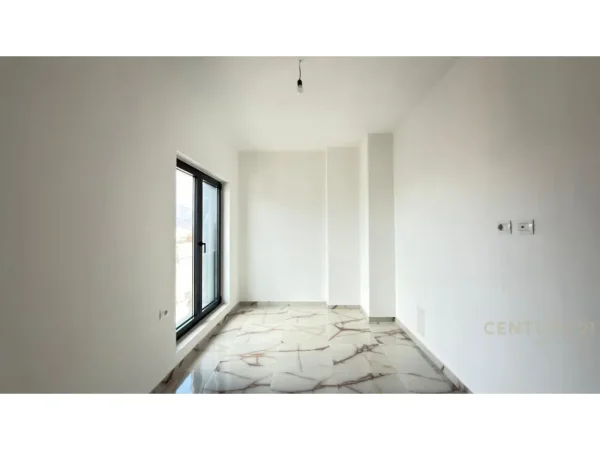Tirane, jepet me qera zyre Kati 10, 108 m² 1.000 € (Rruga e Barrikadave IRG142446)