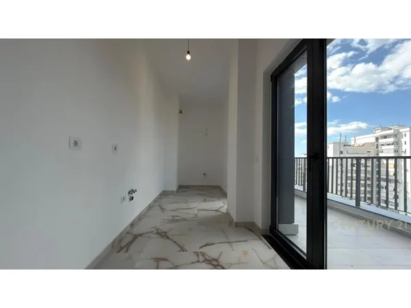 Tirane, jepet me qera zyre Kati 10, 108 m² 1.000 € (Rruga e Barrikadave IRG142446)