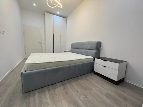 Tirane, jepet me qera apartament 2+1+Ballkon Kati 2, 90 m² 450 € (Ali Demi)