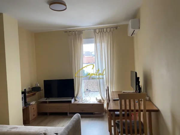 Tirane, jepet me qera apartament 1+1 Kati 1, 65 m² 450 € (XHAMLLIKU)