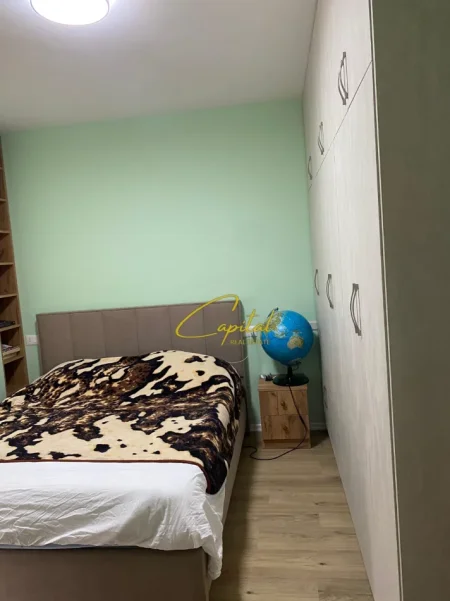 Tirane, jepet me qera apartament 1+1 Kati 1, 65 m² 450 € (XHAMLLIKU)