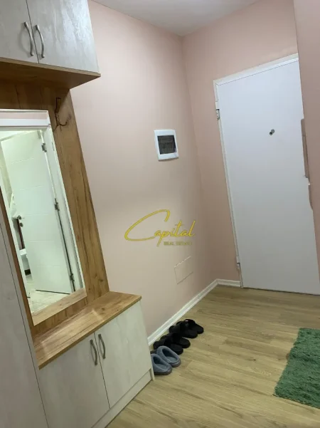 Tirane, jepet me qera apartament 1+1 Kati 1, 65 m² 450 € (XHAMLLIKU)