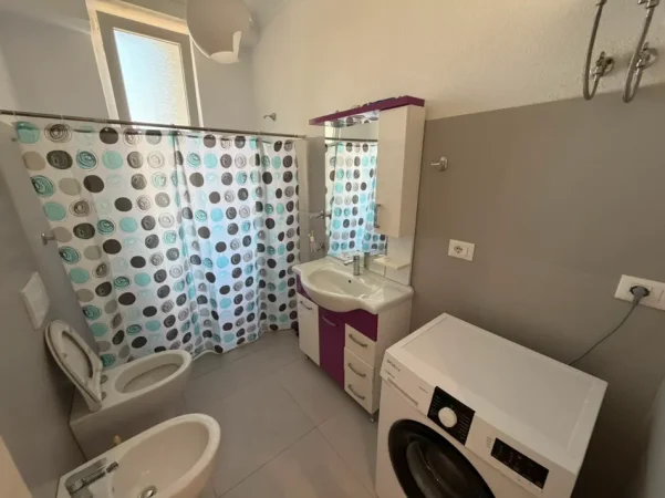 Tirane, jepet me qera apartament 1+1 Kati 5, 450 € (ASTIR)