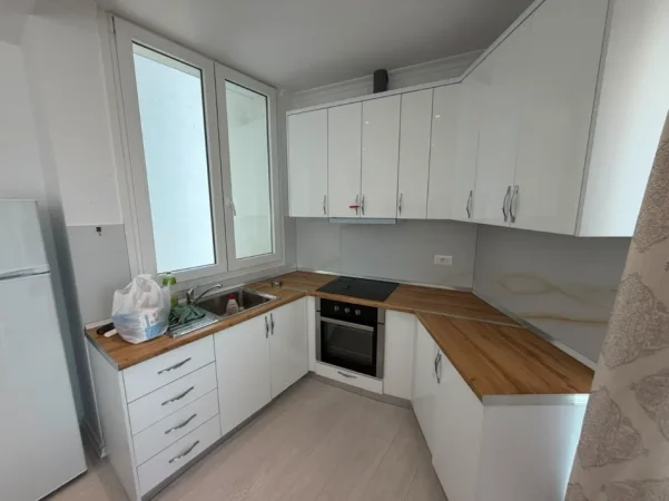 Tirane, jepet me qera apartament 1+1 Kati 5, 450 € (ASTIR)