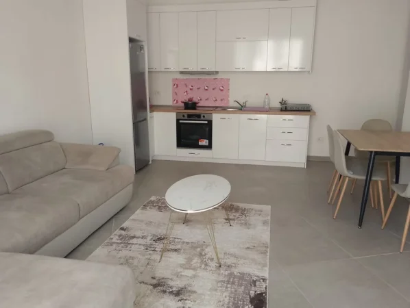 Tirane, jepet me qera apartament 2+1 Kati 4, 85 m² 500 € (Rruga 5 Maji)