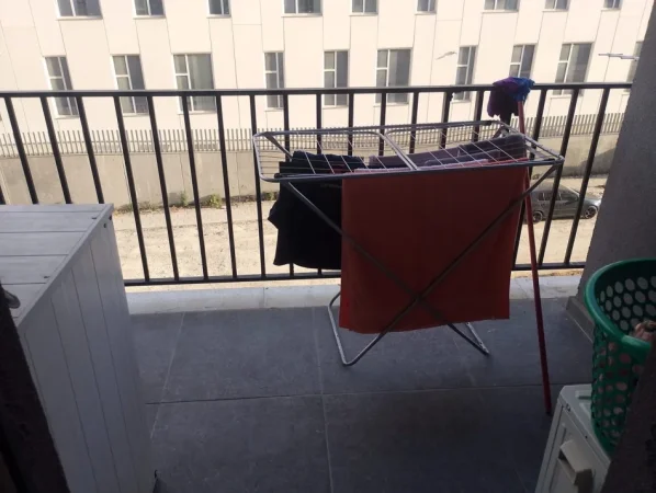 Tirane, jepet me qera apartament 2+1 Kati 4, 85 m² 500 € (Rruga 5 Maji)
