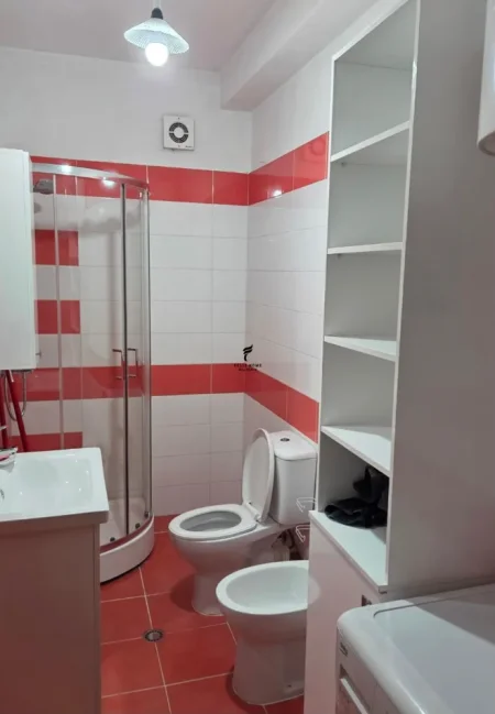 Tirane, jepet me qera apartament 1+1 Kati 4, 65 m² 600 € (SIRI KODRA)