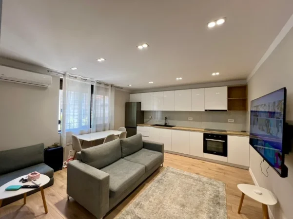 Tirane, jepet me qera shtepi 1+1 Kati 2, 60 m² 600 € (Shkolla e Kuqe)