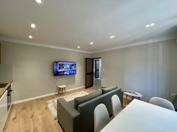Tirane, jepet me qera shtepi 1+1 Kati 2, 60 m² 600 € (Shkolla e Kuqe)