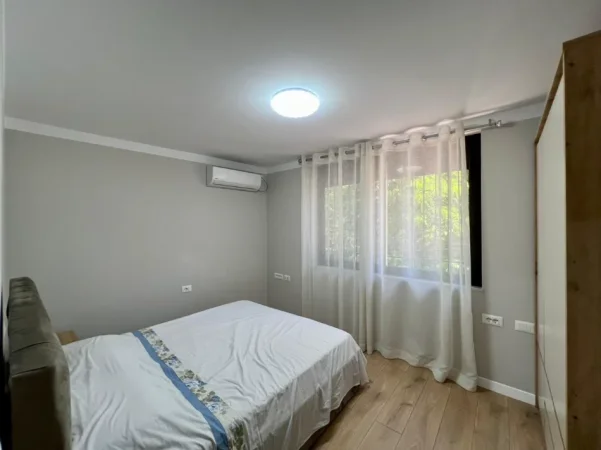 Tirane, jepet me qera shtepi 1+1 Kati 2, 60 m² 600 € (Shkolla e Kuqe)