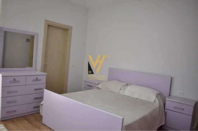 Tirane, jepet me qera apartament 2+1+Ballkon Kati 2, 90 m² 800 € (RRUGA GRAMOZ PASHKO)