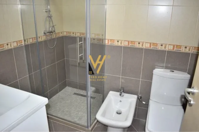 Tirane, jepet me qera apartament 2+1+Ballkon Kati 2, 90 m² 800 € (RRUGA GRAMOZ PASHKO)
