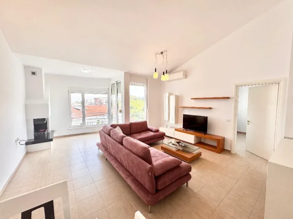Tirane, jepet me qera 2+1+Aneks+Ballkon Kati 3, 109 m² 650 € 