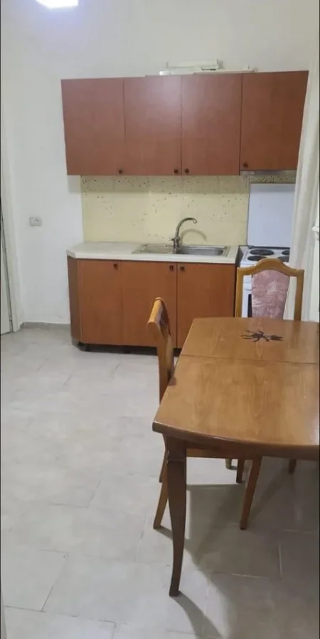 Tirane, jepet me qera apartament 1+1 Kati 1, 60 m² 260 € (Tregu Elektrik)
