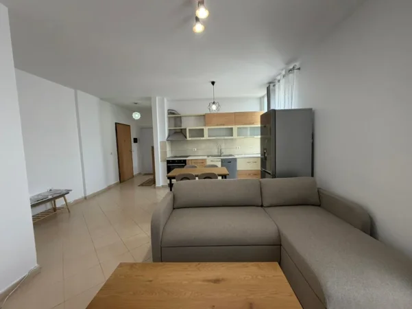Tirane, jepet me qera apartament 1+1 Kati 5, 50 m² 600 € (Komuna e Parisit)