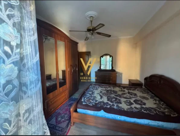 Tirane, jepet me qera apartament 3+1+Ballkon Kati 2, 106 m² 650 € (OXHAKU)