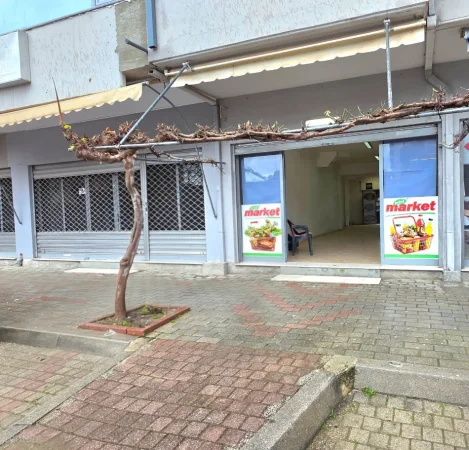 Vlore, jepet me qera dyqan Kati 0, 100 m² 270 € (Kisha Ortodokse, Vlore)