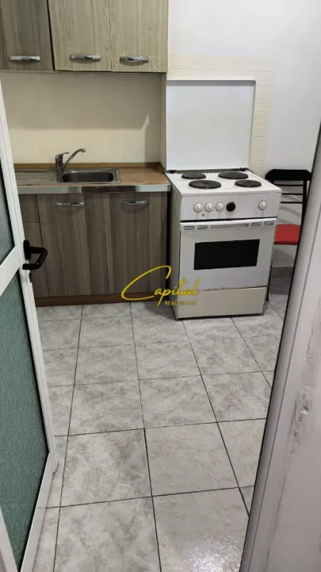 Tirane, jepet me qera apartament 1+1 Kati 1, 45 m² 350 € (RRUGA E KAVAJES)