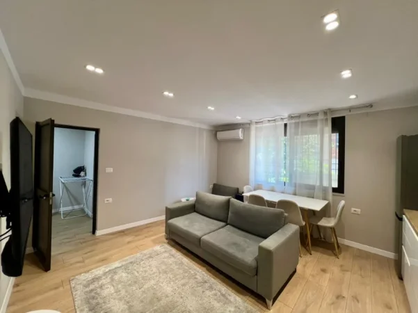 Tirane, jepet me qera shtepi 1+1 Kati 1, 60 m² 600 € Shkolla e Kuqe (Rr.Qemal stafa)