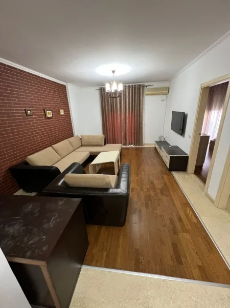 Tirane, jepet me qera apartament 3+1 , 800 € 